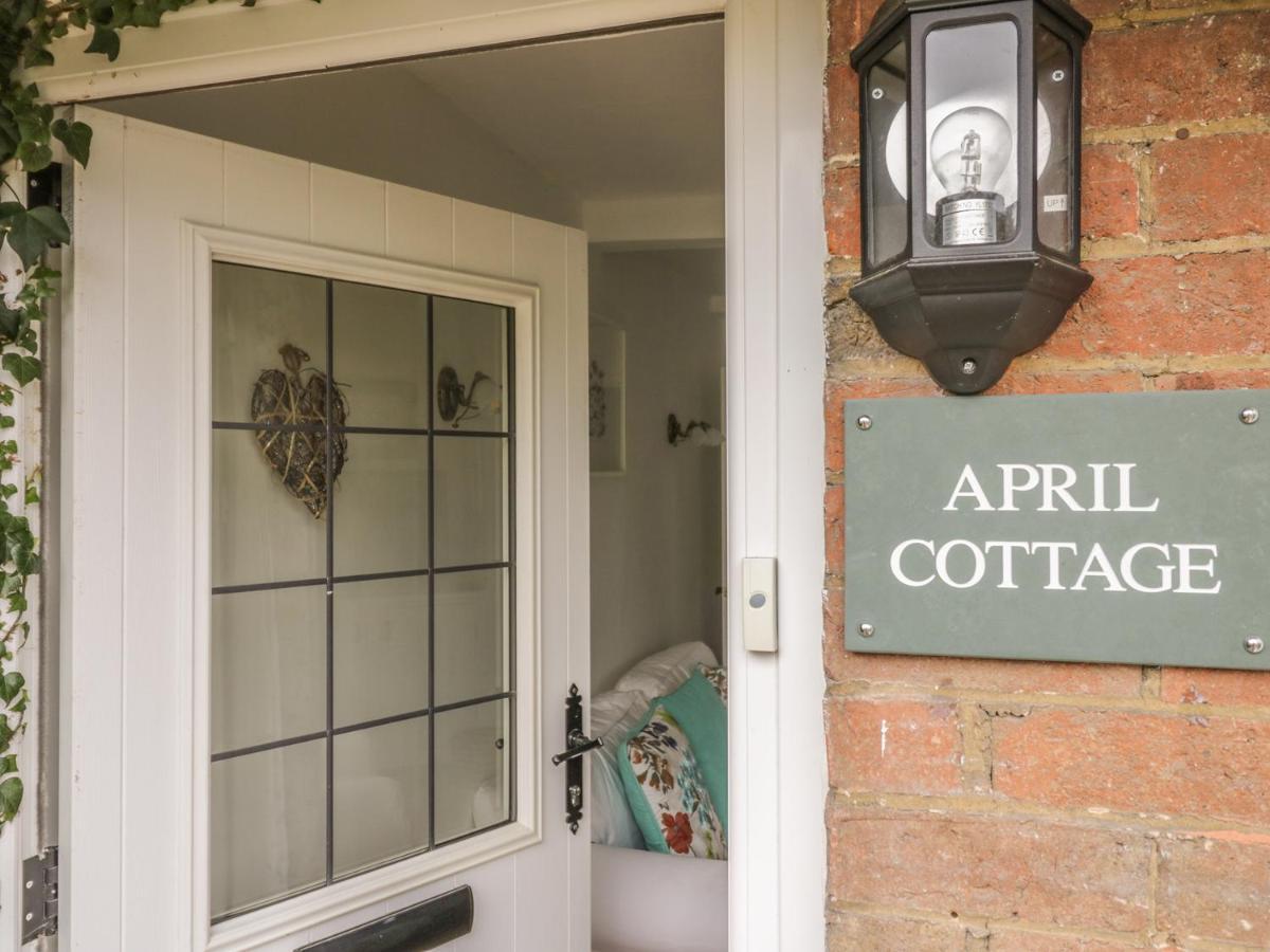 April Cottage Broadway  Luaran gambar