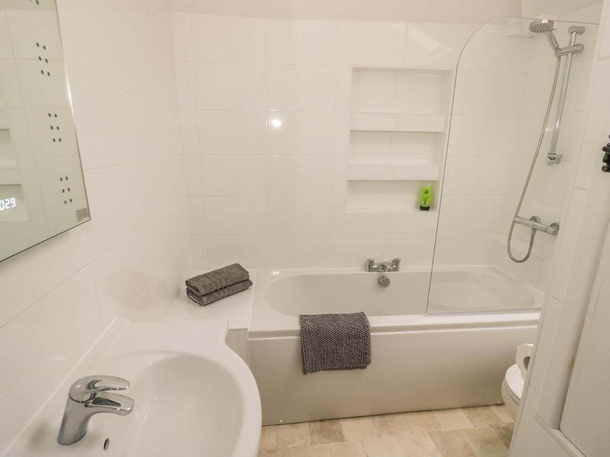 April Cottage Broadway  Luaran gambar