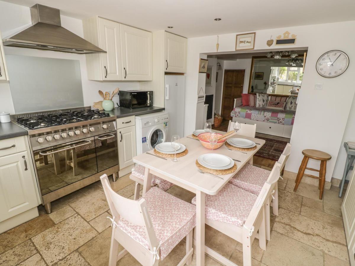 April Cottage Broadway  Luaran gambar