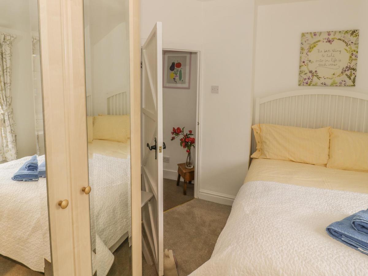 April Cottage Broadway  Luaran gambar