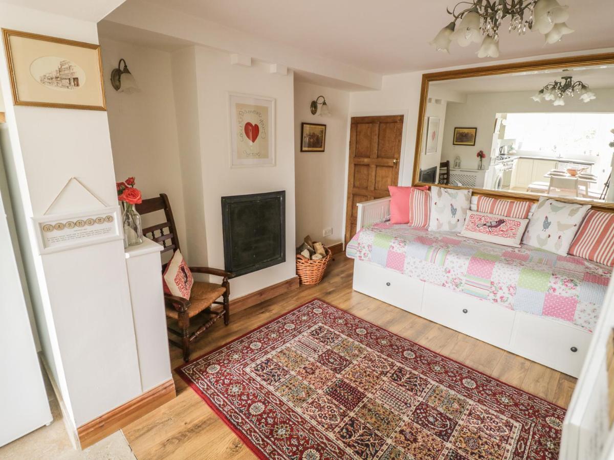 April Cottage Broadway  Luaran gambar