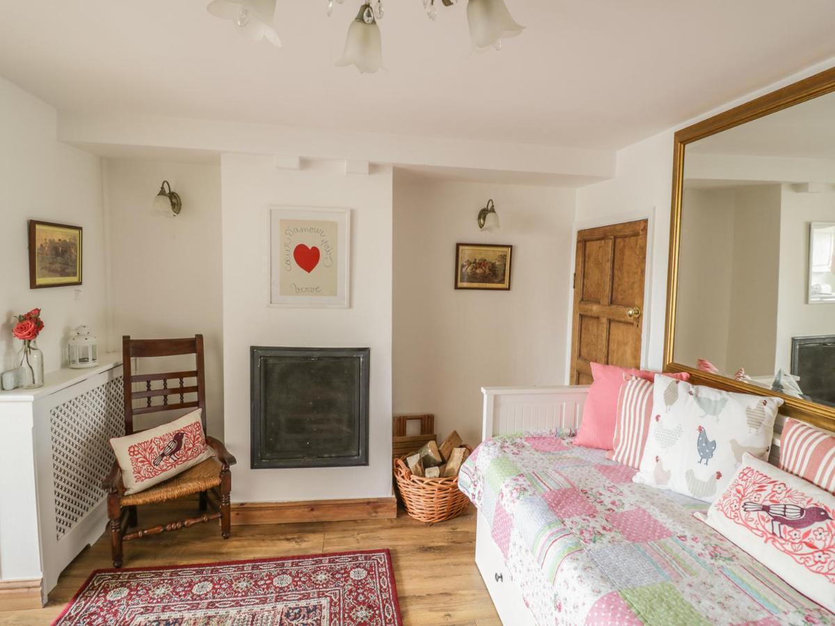 April Cottage Broadway  Luaran gambar